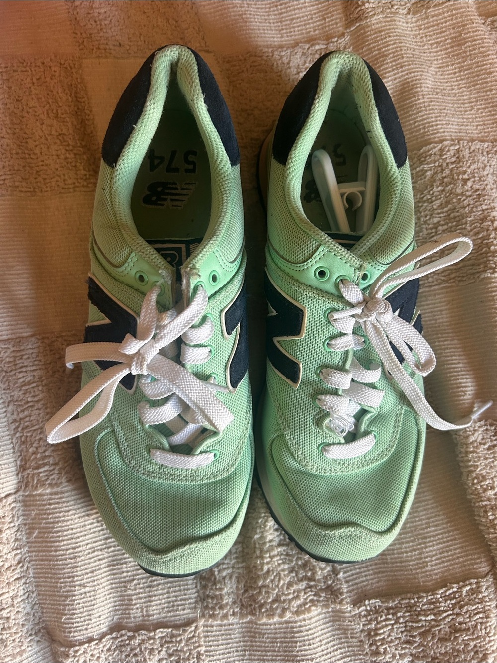 New Balance Mint Green and Navy Sneakers | Men’s Size 6.5, Women’s Size 8